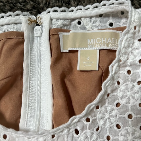 Michael Kors Women's Geo Eyelet Cropped Short Sleeve Top White Size 4 - Picture 2 of 4